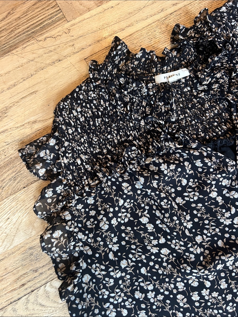 🌸3 FOR $20🌸 Pleione Black and White Floral Ruffle Neck Blouse - Picture 5 of 8